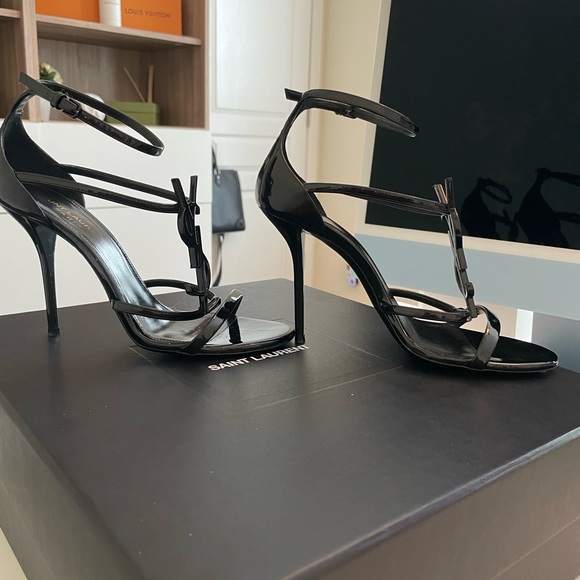 Cassandra Sandals in Patent Leather - Picture 4 of 6